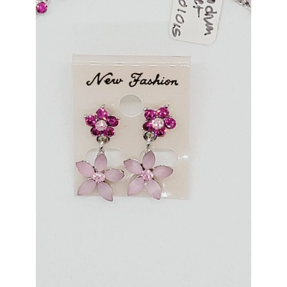 NWT Rhodium plated Cubic Zirconia necklace and earrings set